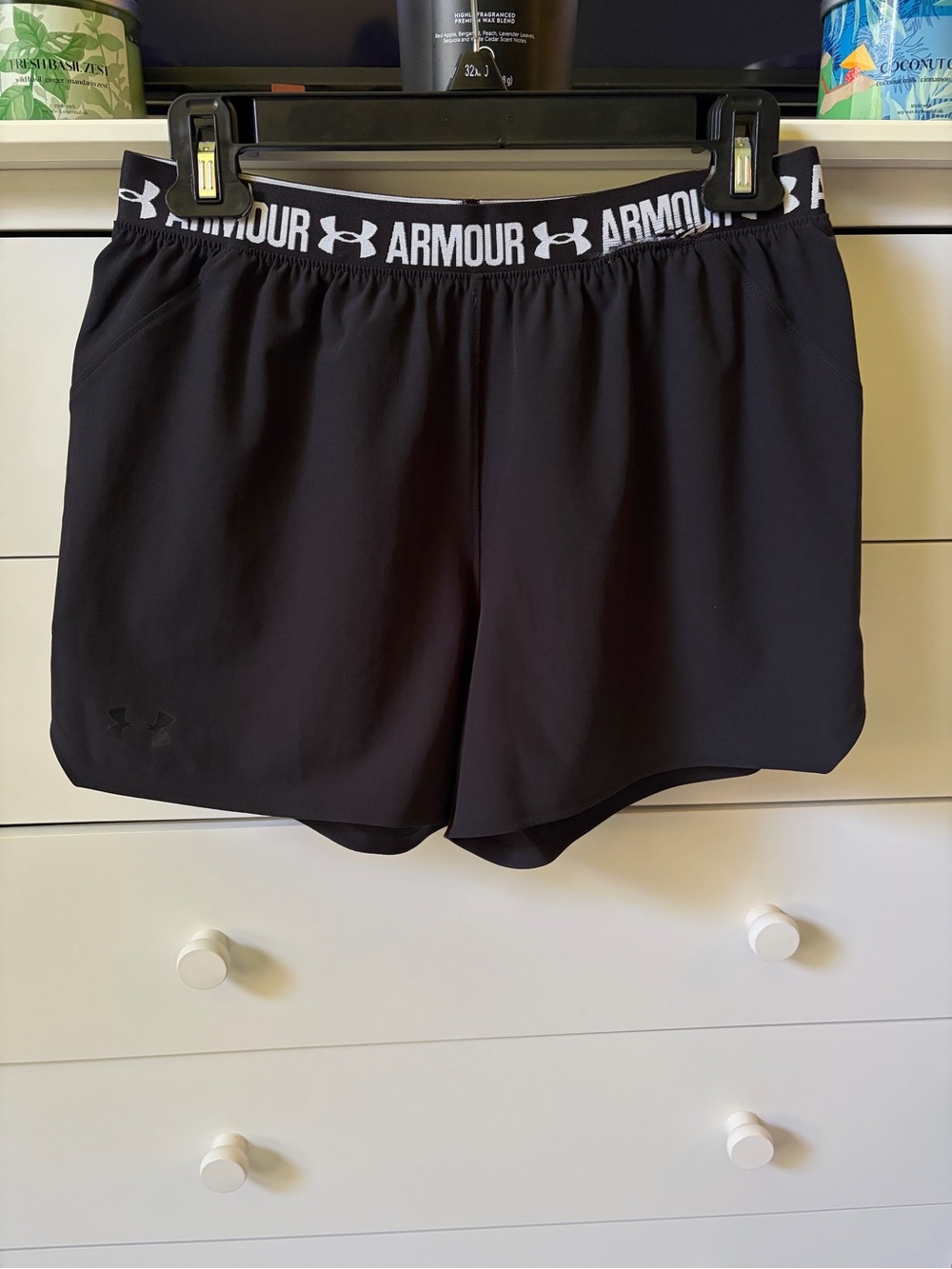 🏆 UNDER ARMOUR WOMENS SIZE SMALL BLACK HEAT GEAR  SHORTS